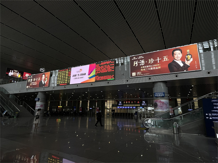 地鐵廣告區(qū)別于其他戶外廣告，究竟有何獨(dú)特特點(diǎn)呢？